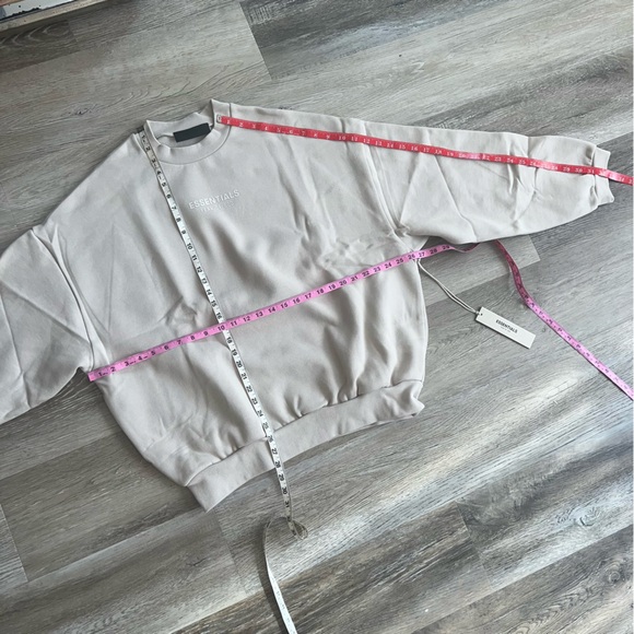 NWT Fear of God Essentials Core Crewneck in Silver Cloud - Picture 9 of 12